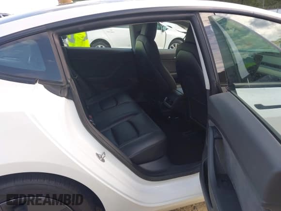 ✅ 2021 Tesla Model 3 Standard Range Plus • VIN: 5YJ3E1EA4MF084403 • Lot: 43296711. Wystawiony na IAAI z przebiegiem 42 187 mil. Bezpłatny archiwum sprzedaży aukcyjnych z USA i szczegółowy raport historii pojazdu na DreamBid. Zdjęcie 8.