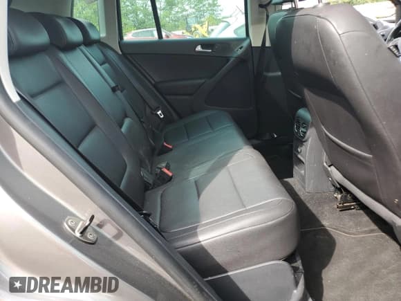 ✅ 2011 Volkswagen Tiguan S • VIN: WVGBV7AX0BW516062 • Lot: 84602025. Listed on Copart with 68,613 mi. Free auction sales archive from the USA and detailed vehicle history report at DreamBid. Image 11.