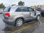 ✅ 2013 Kia Sorento LX • VIN: 5XYKT3A66DG415263 • Лот: 43734038. Опубликован ранее на IAAI с пробегом 72 369 миль. Бесплатный доступ к архиву аукционных продаж из США и подробный отчёт об истории автомобиля на DreamBid. Изображение 4.