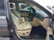 2018 Jeep Grand Cherokee Limited z VIN 1C4RJEBGXJC131268, wystawiony jako IAAI lot #43145810 z przebiegiem 163 332 mil mil oraz . Historia ofert i sprzedaży dostępna na DreamBid. Obrazek 5.