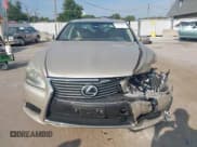 ✅ 2014 Lexus LS 460 • VIN: JTHCL5EF0E5020143 • Лот: 43207025. Опубликован ранее на IAAI с пробегом 111 802 миль. Бесплатный доступ к архиву аукционных продаж из США и подробный отчёт об истории автомобиля на DreamBid. Изображение 12.