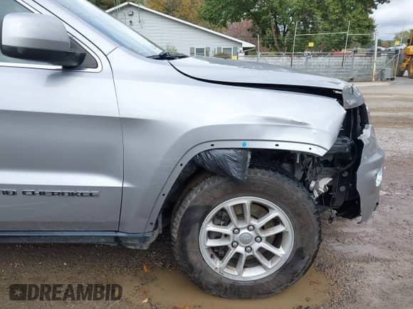 2020 Jeep Grand Cherokee Laredo E z VIN 1C4RJFAG7LC159295, wystawiony jako IAAI lot #43516949 z przebiegiem 80 838 mil mil oraz . Historia ofert i sprzedaży dostępna na DreamBid. Obrazek 18.