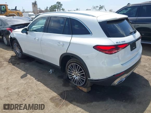 ✅ 2024 Mercedes-Benz GLC 300 • VIN: W1NKM4HB1RF169506 • Lot: 43121998. Wystawiony na IAAI z przebiegiem 11 152 mil. Bezpłatny archiwum sprzedaży aukcyjnych z USA i szczegółowy raport historii pojazdu na DreamBid. Zdjęcie 3.