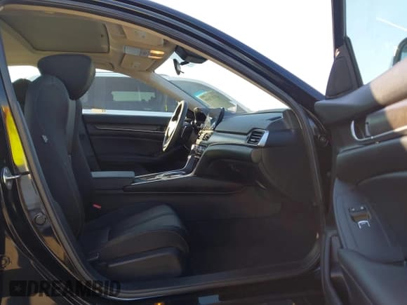 ✅ 2019 Honda Accord EX • VIN: 1HGCV3F42KA007637 • Лот: 43717859. Опубликован ранее на IAAI с пробегом 50 231 миль. Бесплатный доступ к архиву аукционных продаж из США и подробный отчёт об истории автомобиля на DreamBid. Изображение 5.