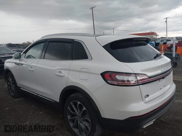 ✅ 2022 Lincoln Nautilus Reserve • VIN: 2LMPJ8K99NBL08683 • Lot: 43636519. Wystawiony na IAAI z przebiegiem 15 680 mil. Bezpłatny archiwum sprzedaży aukcyjnych z USA i szczegółowy raport historii pojazdu na DreamBid. Zdjęcie 14.