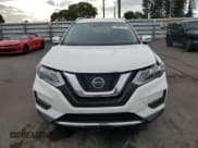 ✅ 2020 Nissan Rogue S • VIN: JN8AT2MV0LW109674 • Lot: 91408115. Wystawiony na Copart z przebiegiem 61 005 mil. Bezpłatny archiwum sprzedaży aukcyjnych z USA i szczegółowy raport historii pojazdu na DreamBid. Zdjęcie 5.