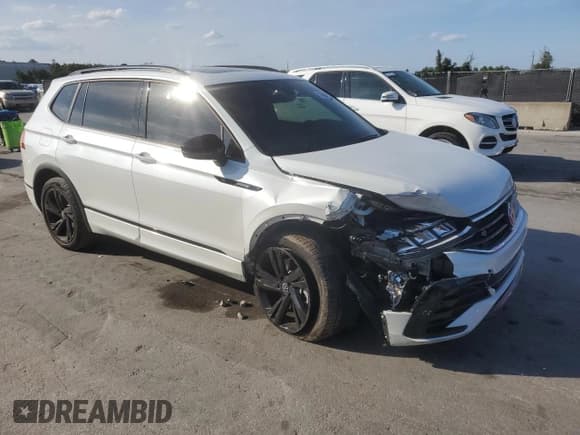 ✅ 2024 Volkswagen Tiguan SE R-Line Black • VIN: 3VVCB7AX8RM019189 • Lot: 89482965. Wystawiony na Copart z przebiegiem 32 166 mil. Bezpłatny archiwum sprzedaży aukcyjnych z USA i szczegółowy raport historii pojazdu na DreamBid. Zdjęcie 4.