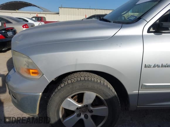 ✅ 2009 Dodge 1500 SLT • VIN: 1D3HB18P69S767526 • Lot: 41812540. Wystawiony na IAAI z przebiegiem 271 136 mil. Bezpłatny archiwum sprzedaży aukcyjnych z USA i szczegółowy raport historii pojazdu na DreamBid. Zdjęcie 17.