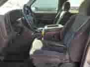 ✅ 2006 Chevrolet Silverado 1500 LT1 • VIN: 2GCEC13T761186450 • Lot: 69518144. Wystawiony na Copart z przebiegiem 128 398 mil mil. Skorzystaj z bezpłatnego archiwum sprzedaży aukcyjnych z USA i zobacz szczegółowy raport historii pojazdu na DreamBid. Zdjęcie 7.