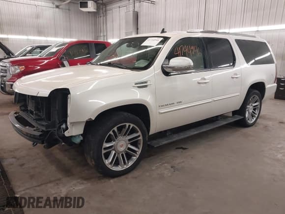 ✅ 2014 Cadillac Escalade ESV Premium • VIN: 1GYS4JEF9ER117007 • Lot: 41744946. Wystawiony na IAAI z przebiegiem 249 381 mil. Bezpłatny archiwum sprzedaży aukcyjnych z USA i szczegółowy raport historii pojazdu na DreamBid. Zdjęcie 18.