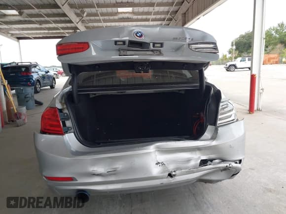 ✅ 2014 BMW 3 Series 320i • VIN: WBA3B1C53EK133557 • Lot: 43502867. Listed on IAAI with 172,220 mi. Free auction sales archive from the USA and detailed vehicle history report at DreamBid. Image 16.