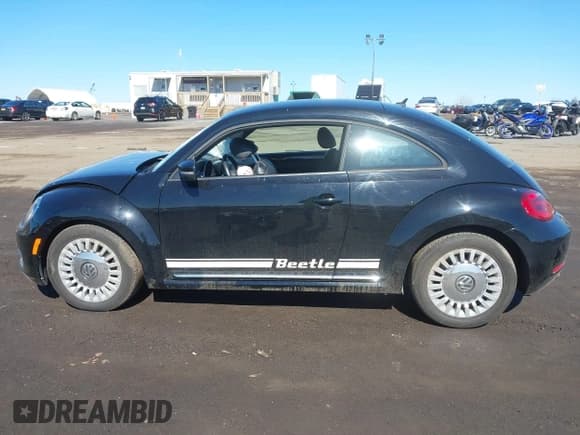 ✅ 2013 Volkswagen Beetle Fender Edition • VIN: 3VWJP7AT8DM685155 • Lot: 41815170. Listed on IAAI with 49,901 mi. Free auction sales archive from the USA and detailed vehicle history report at DreamBid. Image 14.