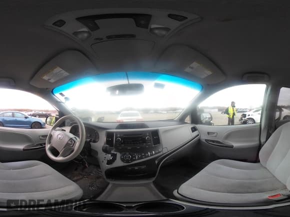 ✅ 2014 Toyota Sienna LE • VIN: 5TDKK3DC7ES457885 • Лот: 43556940. Опубликован ранее на IAAI с пробегом 177 201 миль. Бесплатный доступ к архиву аукционных продаж из США и подробный отчёт об истории автомобиля на DreamBid. Изображение 18.