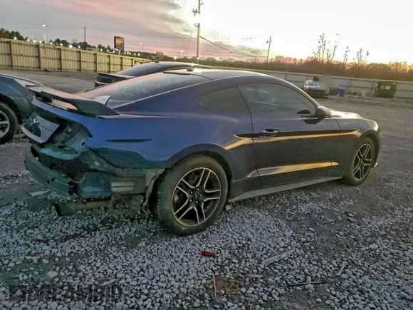 ✅ 2018 Ford Mustang EcoBoost • VIN: 1FA6P8TH5J5137421 • Lot: 94671475. Wystawiony na Copart z przebiegiem 108 553 mil. Bezpłatny archiwum sprzedaży aukcyjnych z USA i szczegółowy raport historii pojazdu na DreamBid. Zdjęcie 3.