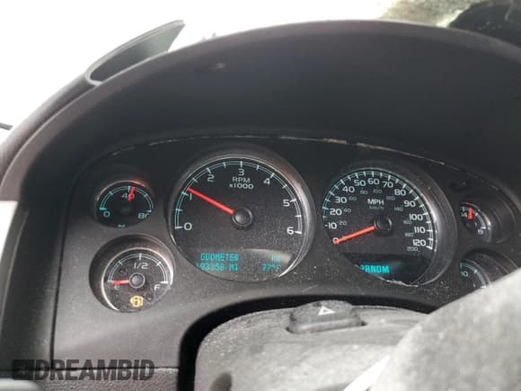 ✅ 2010 Chevrolet Suburban LS • VIN: 1GNUCHE02AR264258 • Lot: 74085184. Wystawiony na Copart z przebiegiem 193 358 mil. Bezpłatny archiwum sprzedaży aukcyjnych z USA i szczegółowy raport historii pojazdu na DreamBid. Zdjęcie 9.