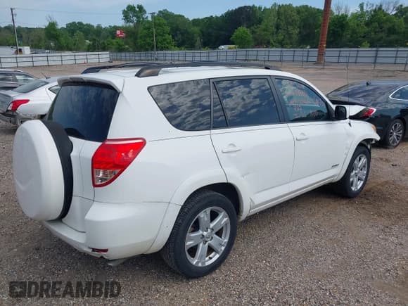 ✅ 2007 Toyota RAV4 Sport • VIN: JTMZD32V876044566 • Lot: 41995565. Listed on IAAI with 136,746 mi. Free auction sales archive from the USA and detailed vehicle history report at DreamBid. Image 4.