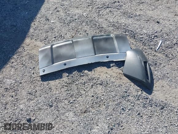 ✅ 2017 Land Rover Range Rover Sport HSE • VIN: SALWR2FV3HA157695 • Lot: 43463404. Wystawiony na IAAI z przebiegiem 130 429 mil. Bezpłatny archiwum sprzedaży aukcyjnych z USA i szczegółowy raport historii pojazdu na DreamBid. Zdjęcie 12.