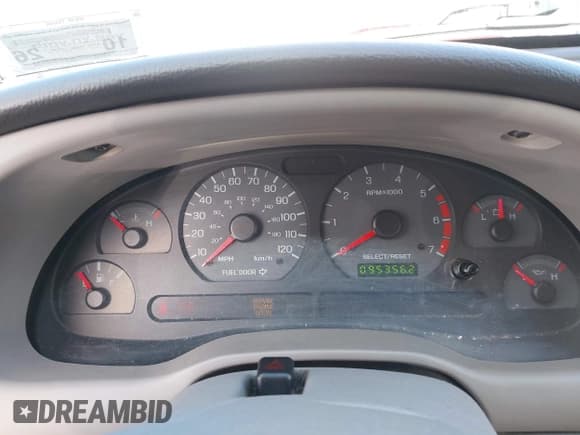 ✅ 2002 Ford Mustang Deluxe • VIN: 1FAFP44452F180074 • Lot: 43493558. Wystawiony na IAAI z przebiegiem 95 356 mil. Bezpłatny archiwum sprzedaży aukcyjnych z USA i szczegółowy raport historii pojazdu na DreamBid. Zdjęcie 7.