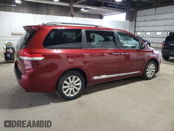 ✅ 2012 Toyota Sienna XLE • VIN: 5TDDK3DC5CS047009 • Lot: 81023685. Listed on Copart with 181,360 mi. Free auction sales archive from the USA and detailed vehicle history report at DreamBid. Image 3.