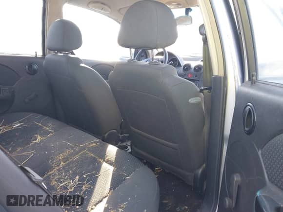 2006 Chevrolet Aveo LS z VIN KL1TD56606B524585, wystawiony jako IAAI lot #41320065 z przebiegiem 156 826 mil mil oraz . Historia ofert i sprzedaży dostępna na DreamBid. Obrazek 8.