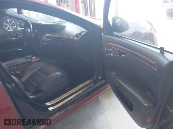 ✅ 2008 Mercedes-Benz S 63 AMG • VIN: WDDNG77X28A157456 • Лот: 42674110. Опубликован ранее на IAAI с пробегом 131 731 миль. Бесплатный доступ к архиву аукционных продаж из США и подробный отчёт об истории автомобиля на DreamBid. Изображение 5.