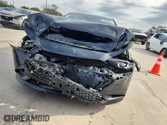 ✅ 2025 Mazda 3 S Select Sport • VIN: 3MZBPABM1SM473686 • Lot: 82748045. Wystawiony na Copart z przebiegiem 6 785 mil. Bezpłatny archiwum sprzedaży aukcyjnych z USA i szczegółowy raport historii pojazdu na DreamBid. Zdjęcie 5.