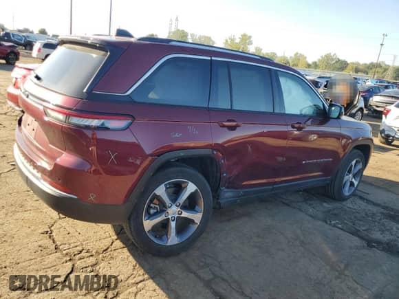 2022 Jeep Grand Cherokee with VIN 1C4RJYB69N8746556, listed as a Copart auction lot 81824185 with 7,494 mi miles and Clean title. Bid and sale history available at DreamBid. Image 3.
