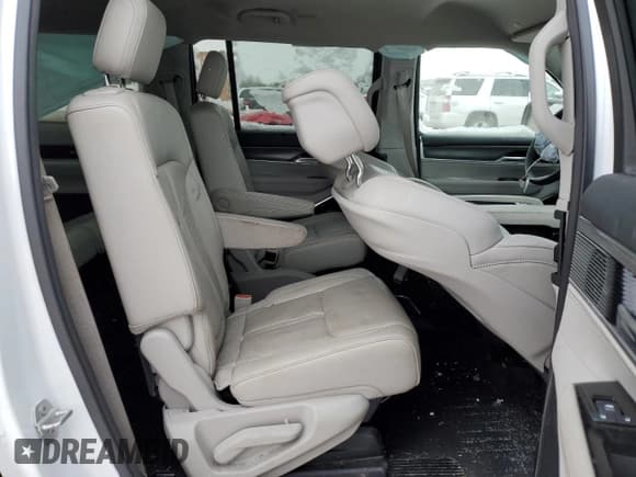 ✅ 2023 Jeep Wagoneer Series II • VIN: 1C4SJRBP3PS509583 • Lot: 89293585. Wystawiony na Copart z przebiegiem Nie podano. Bezpłatny archiwum sprzedaży aukcyjnych z USA i szczegółowy raport historii pojazdu na DreamBid. Zdjęcie 11.