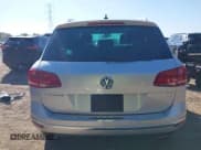 ✅ 2015 Volkswagen Touareg Sport • VIN: WVGEF9BP7FD002103 • Lot: 43225346. Listed on IAAI with 199,354 mi. Free auction sales archive from the USA and detailed vehicle history report at DreamBid. Image 17.