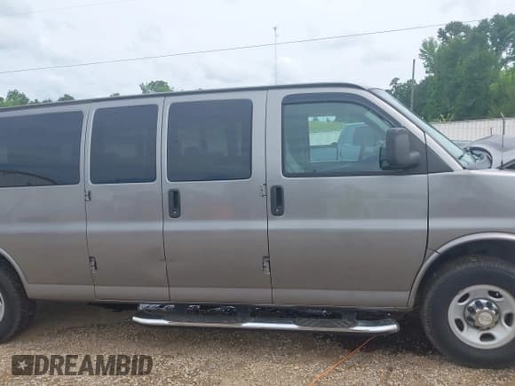 ✅ 2012 Chevrolet Express Passenger 1LT • VIN: 1GAZG1FAXC1179373 • Lot: 42348209. Wystawiony na IAAI z przebiegiem 112 719 mil. Bezpłatny archiwum sprzedaży aukcyjnych z USA i szczegółowy raport historii pojazdu na DreamBid. Zdjęcie 14.