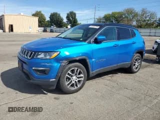 ✅ 2018 Jeep Compass Latitude • VIN: 3C4NJCBB3JT125288 • Lot: 82356705. Wystawiony na Copart z przebiegiem 62 271 mil. Bezpłatny archiwum sprzedaży aukcyjnych z USA i szczegółowy raport historii pojazdu na DreamBid. Zdjęcie 1.