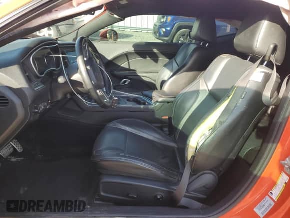 ✅ 2017 Dodge Challenger SXT Plus • VIN: 2C3CDZAG6HH605007 • Lot: 82740885. Wystawiony na Copart z przebiegiem 131 511 mil mil. Skorzystaj z bezpłatnego archiwum sprzedaży aukcyjnych z USA i zobacz szczegółowy raport historii pojazdu na DreamBid. Zdjęcie 7.