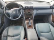 ✅ 2004 Mercedes-Benz C 320 • VIN: WDBRF64J14F458837 • Lot: 86875085. Wystawiony na Copart z przebiegiem 159 819 mil. Bezpłatny archiwum sprzedaży aukcyjnych z USA i szczegółowy raport historii pojazdu na DreamBid. Zdjęcie 8.