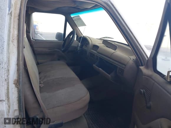 ✅ 1997 Ford F-350 • VIN: 3FEJF37F6VMA15726 • Lot: 43531269. Wystawiony na IAAI z przebiegiem Nie podano. Bezpłatny archiwum sprzedaży aukcyjnych z USA i szczegółowy raport historii pojazdu na DreamBid. Zdjęcie 5.