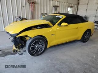 ✅ 2017 Ford Mustang GT Premium • VIN: 1FATP8FF6H5313089 • Lot: 89803165. Wystawiony na Copart z przebiegiem 75 060 mil. Bezpłatny archiwum sprzedaży aukcyjnych z USA i szczegółowy raport historii pojazdu na DreamBid. Zdjęcie 1.
