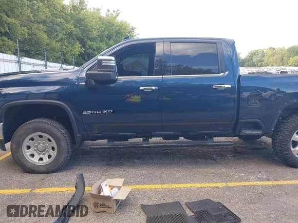 ✅ 2021 Chevrolet Silverado 2500HD LTZ • VIN: 1GC1YPEY5MF156798 • Lot: 43087195. Listed on IAAI with 45,692 mi. Free auction sales archive from the USA and detailed vehicle history report at DreamBid. Image 14.