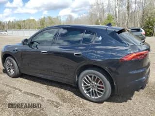 ✅ 2023 Maserati Grecale GT • VIN: ZN682AVA0P7427490 • Lot: 46383334. Wystawiony na Copart z przebiegiem Nie podano. Bezpłatny archiwum sprzedaży aukcyjnych z USA i szczegółowy raport historii pojazdu na DreamBid. Zdjęcie 2.