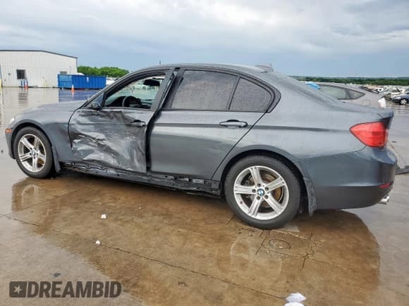 ✅ 2013 BMW 3 Series 328i • VIN: WBA3A5G53DNP19533 • Lot: 55752525. Listed on Copart with 92,472 mi. Free auction sales archive from the USA and detailed vehicle history report at DreamBid. Image 2.