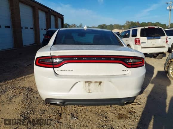 2015 Dodge Charger SXT с VIN 2C3CDXHG1FH819720, выставлен на аукционе IAAI как лот 43373290 с пробегом 152 859 миль миль и . История ставок и продаж доступна на DreamBid. Изображение 16.