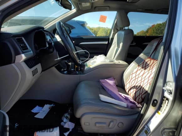 ✅ 2015 Toyota Highlander XLE • VIN: 5TDJKRFH4FS179729 • Lot: 87042465. Listed on Copart with 135,153 mi. Free auction sales archive from the USA and detailed vehicle history report at DreamBid. Image 7.