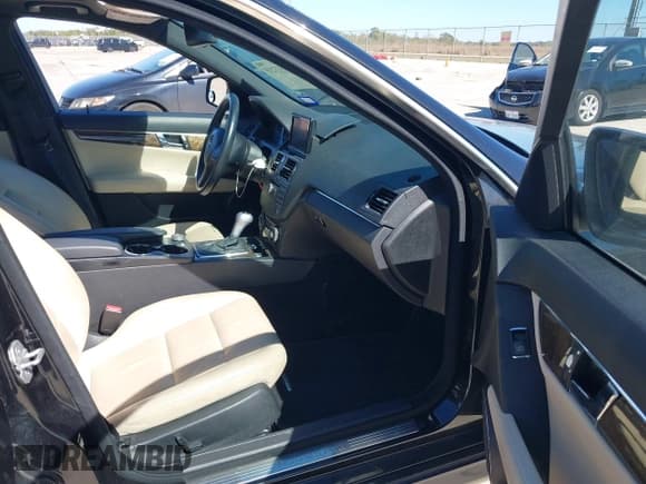 ✅ 2008 Mercedes-Benz C 350 Sport • VIN: WDDGF56X98F082677 • Lot: 43533235. Wystawiony na IAAI z przebiegiem 143 266 mil. Bezpłatny archiwum sprzedaży aukcyjnych z USA i szczegółowy raport historii pojazdu na DreamBid. Zdjęcie 5.