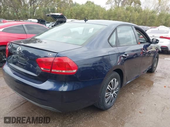 ✅ 2014 Volkswagen Passat S • VIN: 1VWAS7A3XEC095606 • Lot: 43552725. Listed on IAAI with 85,586 mi. Free auction sales archive from the USA and detailed vehicle history report at DreamBid. Image 4.