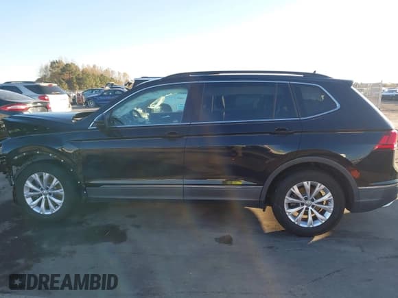 ✅ 2018 Volkswagen Tiguan SEL • VIN: 3VV3B7AX0JM187705 • Lot: 43674121. Wystawiony na IAAI z przebiegiem 106 109 mil. Bezpłatny archiwum sprzedaży aukcyjnych z USA i szczegółowy raport historii pojazdu na DreamBid. Zdjęcie 15.