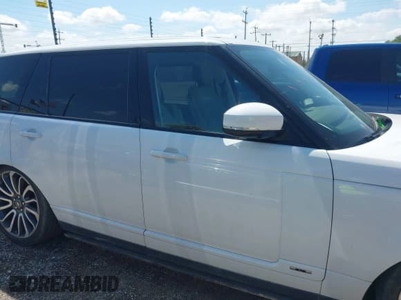 ✅ 2018 Land Rover Range Rover • VIN: SALGS5RE4JA381585 • Лот: 42348777. Опубликован ранее на IAAI с пробегом 76 529 миль. Бесплатный доступ к архиву аукционных продаж из США и подробный отчёт об истории автомобиля на DreamBid. Изображение 13.