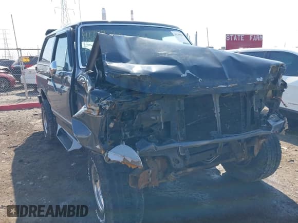 ✅ 1992 Ford Bronco XL • VIN: 1FMEU15N8NLA25301 • Lot: 41749043. Wystawiony na IAAI z przebiegiem 150 000 mil. Bezpłatny archiwum sprzedaży aukcyjnych z USA i szczegółowy raport historii pojazdu na DreamBid. Zdjęcie 1.