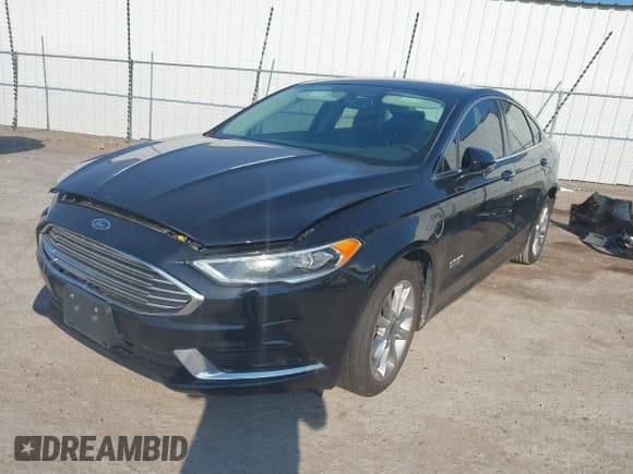 ✅ 2018 Ford Fusion SE • VIN: 3FA6P0PU6JR211709 • Lot: 42945978. Wystawiony na IAAI z przebiegiem 126 829 mil. Bezpłatny archiwum sprzedaży aukcyjnych z USA i szczegółowy raport historii pojazdu na DreamBid. Zdjęcie 18.
