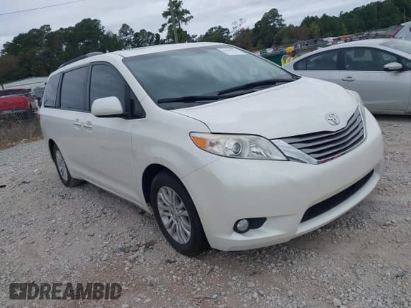 ✅ 2017 Toyota Sienna XLE Premium • VIN: 5TDYZ3DC1HS823656 • Lot: 43509616. Listed on IAAI with 84,632 mi. Free auction sales archive from the USA and detailed vehicle history report at DreamBid. Image 1.