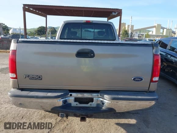 ✅ 2003 Ford F-250 XL • VIN: 1FTNX21F53EA44163 • Lot: 41989527. Wystawiony na IAAI z przebiegiem 233 059 mil. Bezpłatny archiwum sprzedaży aukcyjnych z USA i szczegółowy raport historii pojazdu na DreamBid. Zdjęcie 16.