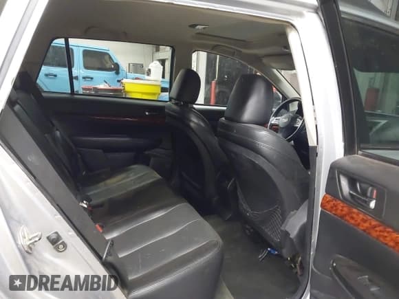 ✅ 2012 Subaru Outback Limited • VIN: 4S4BRBKC6C3224650 • Lot: 43665539. Wystawiony na IAAI z przebiegiem 195 074 mil. Bezpłatny archiwum sprzedaży aukcyjnych z USA i szczegółowy raport historii pojazdu na DreamBid. Zdjęcie 8.