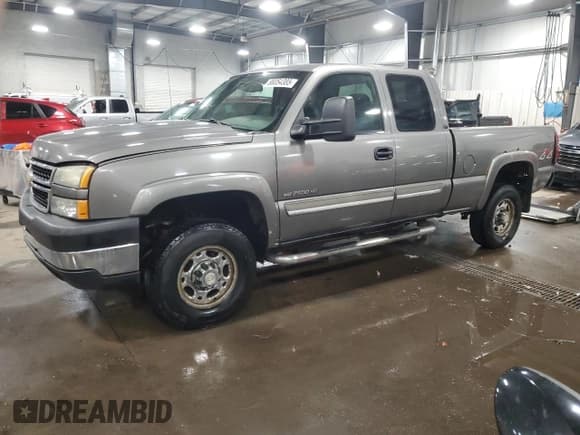 ✅ 2007 Chevrolet Silverado 2500HD Work Truck • VIN: 1GCHK29U97E198900 • Lot: 88054385. Listed on Copart with 177,915 mi. Free auction sales archive from the USA and detailed vehicle history report at DreamBid. Image 1.